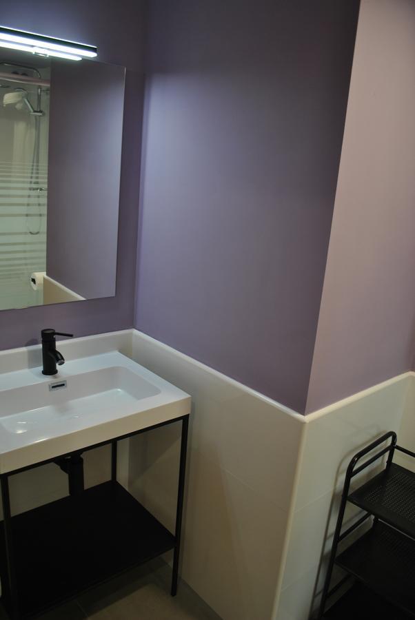 Hostal Universitat Сервера Екстериор снимка